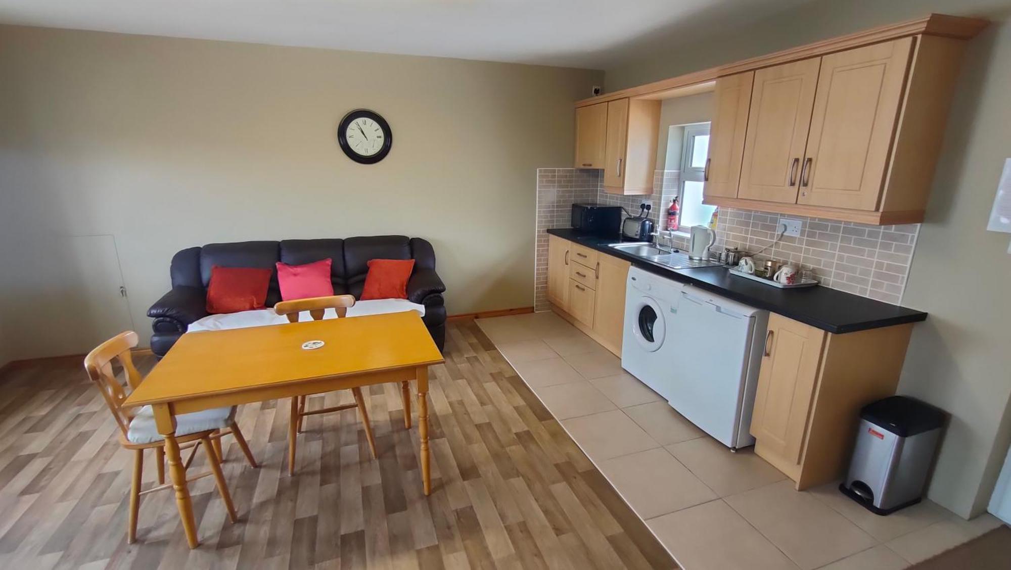 Danubio Guest Accommodation Doonbeg Esterno foto