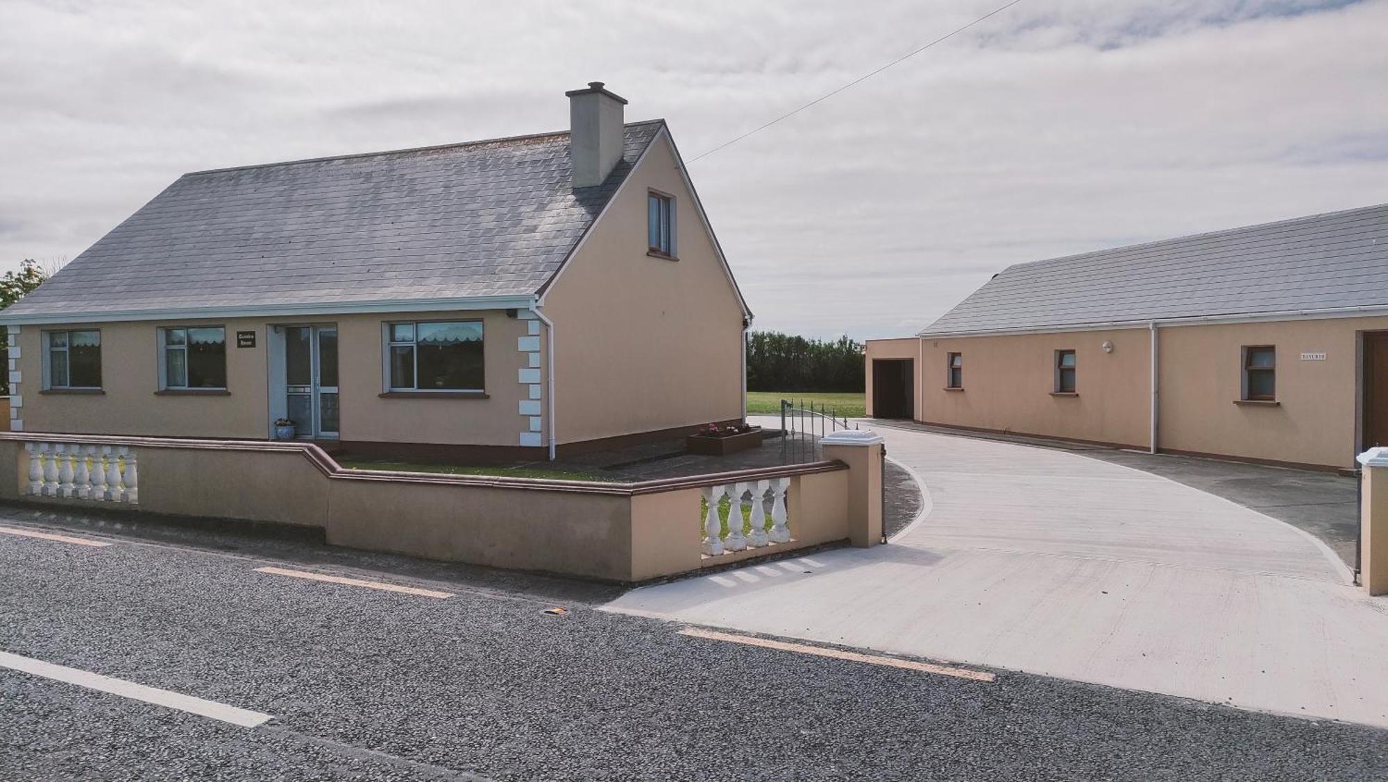 Danubio Guest Accommodation Doonbeg Esterno foto